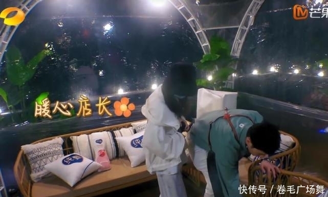 赵丽颖|赵丽颖睡不着喝中药,晚上怕冷睡前还戴帽子,不帮忙洗碗起的最晚