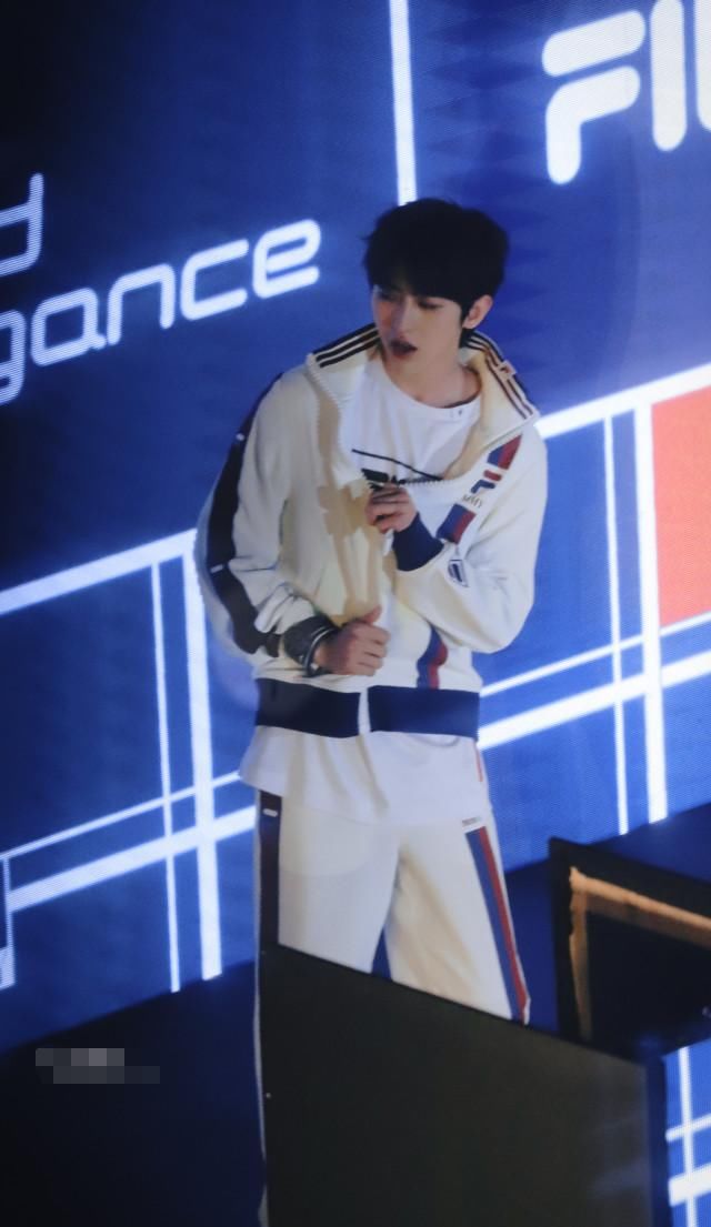  习生|蔡徐坤品牌活动饭拍，运动风学长坤上线！你的“夏日情人”来袭