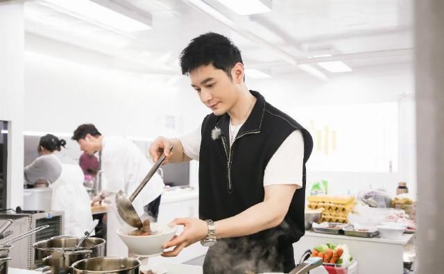  赵丽颖|《中餐厅》太真实，一次火锅，赵丽颖过分高冷，李浩菲暖场非常