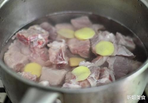  去除|首先在给排骨焯水之前，排骨就会变得又腥又柴，才知道，焯水煮至水开之后