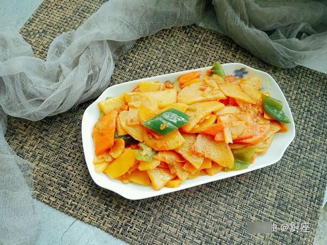 干锅|川菜全部是辣的吗？你的答案是是的话，那你看这道菜，干锅土豆片