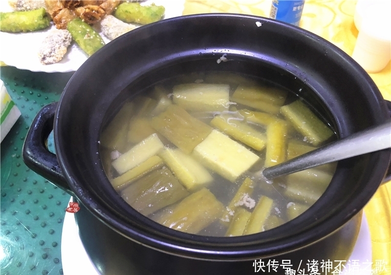 餐馆|家庭聚会不在家里做饭，餐馆点了8菜1汤，收费比预期便宜许多