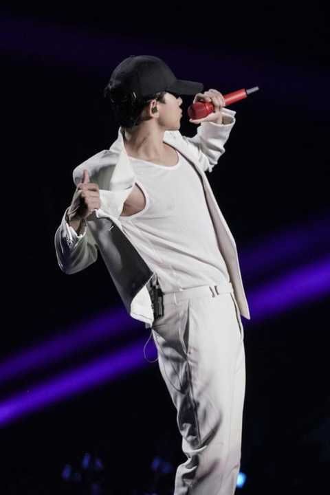  蔡徐坤|《青春芒果夜》朱一龙黄晓明蔡徐坤点燃青春，姐姐们舞台燃炸全场