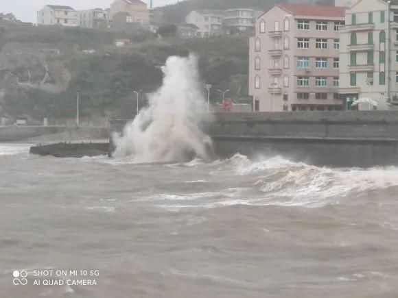 黑格|意外爆发！台风黑格比今夜巅峰强度登陆，上海明后天大风大雨。