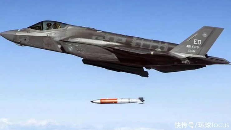 罕见照片显示美空军正用F-16战机进行旧型号核弹搭载测试