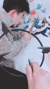 奶奶|【笑话】:小侄女大战奶奶,到底向着谁,为难死我了!