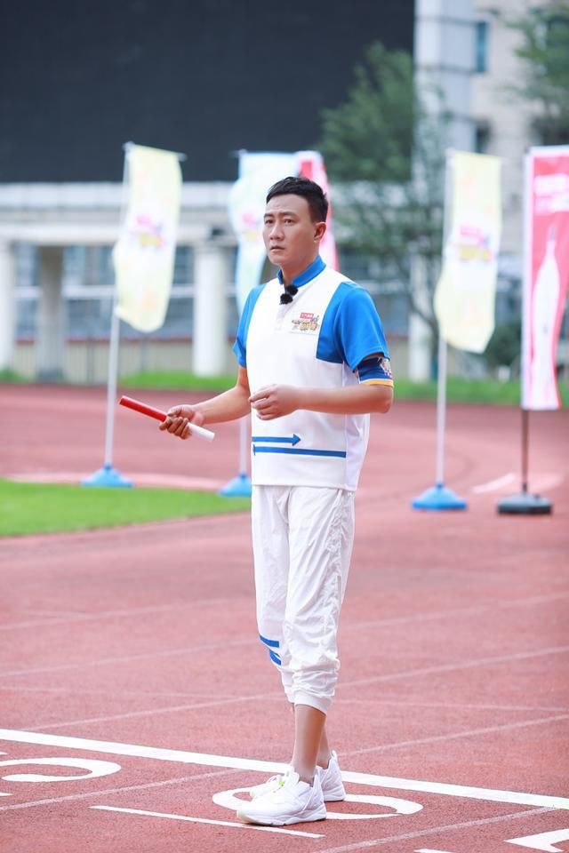  气小哥|《元气满满的哥哥》今晚神气首播 胡军杨洋捉迷藏上演“伪装者”