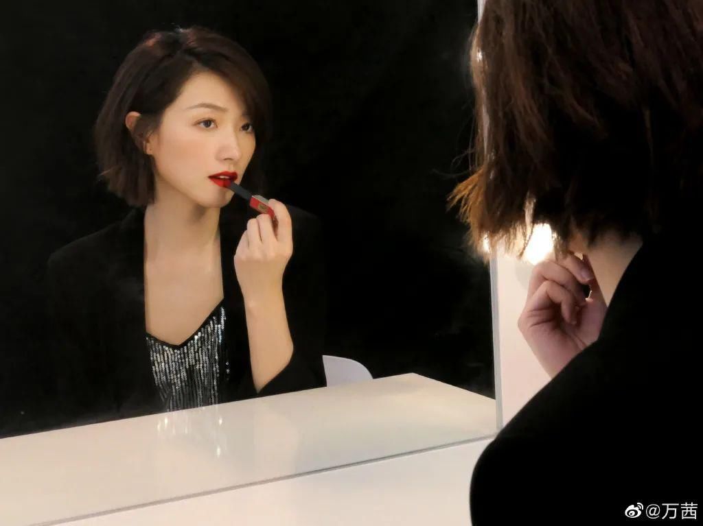  不想|不想红但一直上热搜,这解释苍白吗