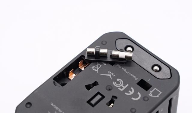  充电|万旅45W快充旅行转换插座拆解，一个便可走遍世界