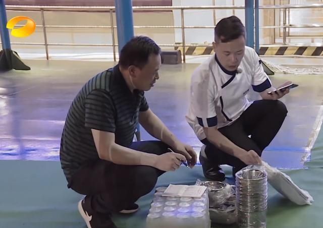  细节|中餐厅亏本，赵丽颖怒怼林大厨，一细节引热议，网友：当我们傻？