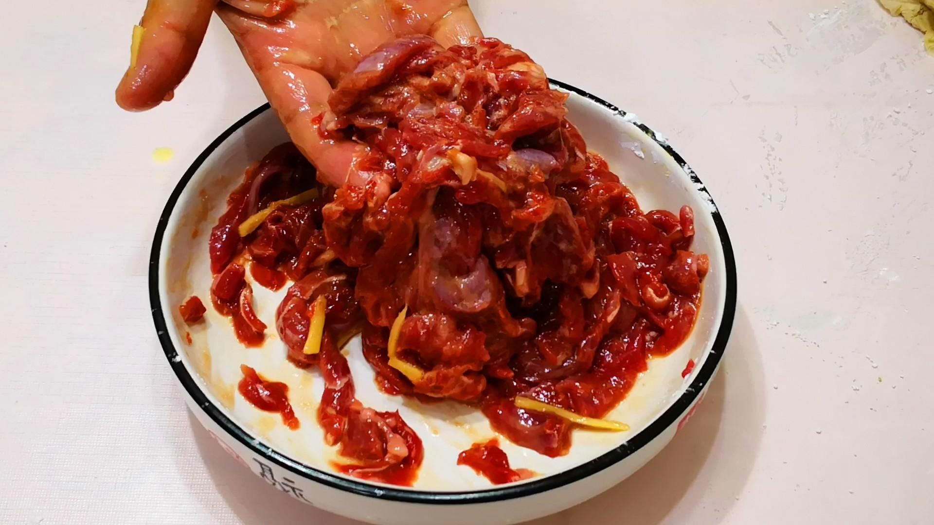  下锅|才知道，炒牛肉时不能直接下锅炒，教你1妙招，牛肉嫩滑，还不腥