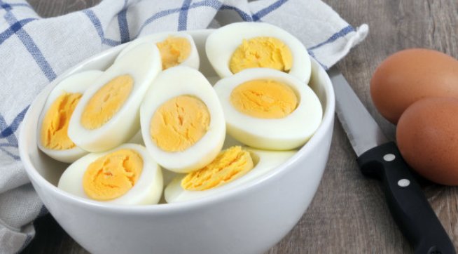  自动|煮鸡蛋，直接下锅就错了，用这一“绝招”，鸡蛋不开裂还自动脱壳