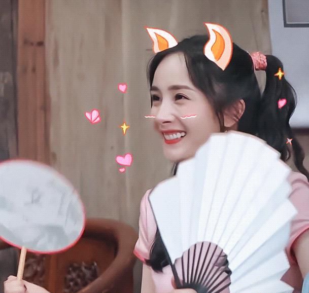 万茜成|万茜成《浪姐》代表人物?与赵丽颖、杨幂同框,依旧位居c位!