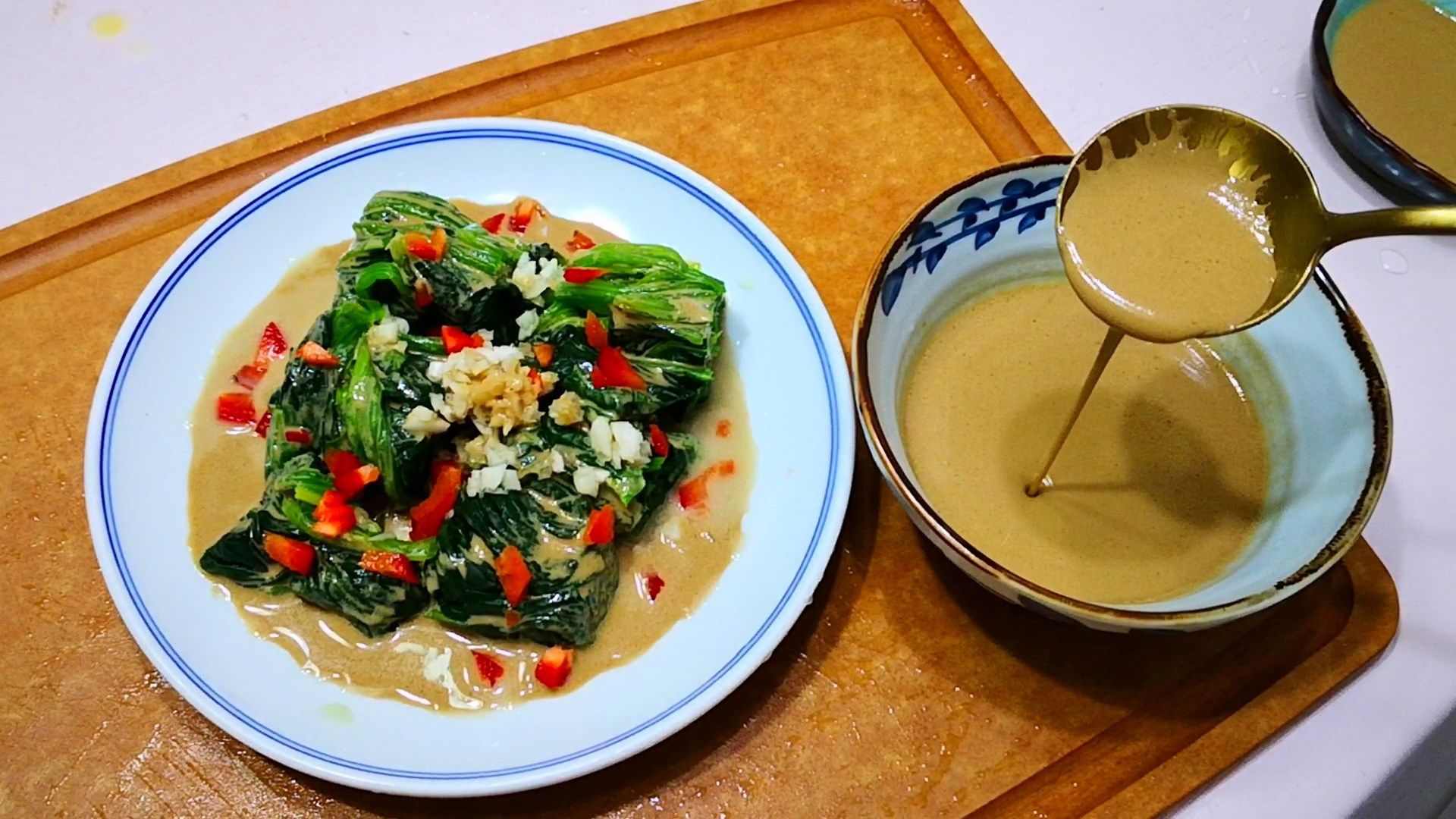 大厨|调芝麻酱,直接加水调就错了,大厨教你1招,细腻爽滑、味道香!