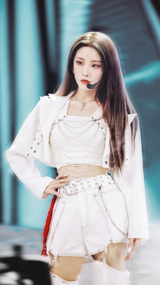 过分|THE9站姐翻车：把安崎拍成一米五，拍陆柯燃正脸太虐，喻言更过分