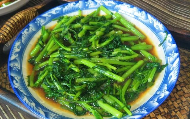 伏天|进入二伏天,记得多吃茼蒿,教你简单做法,3分钟出锅又绿又脆