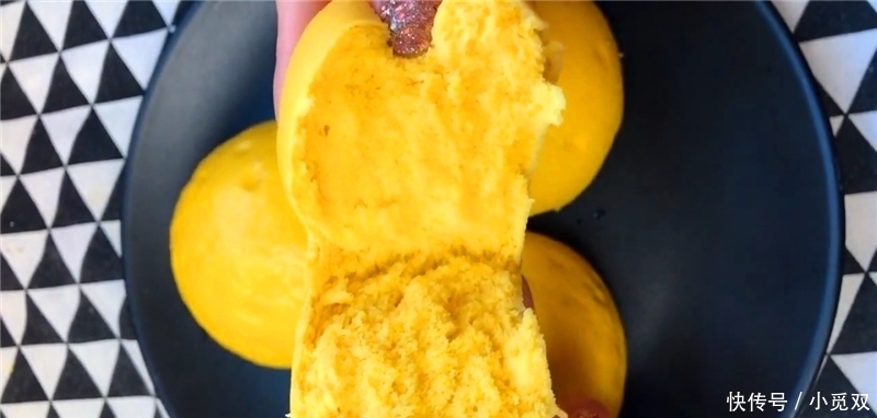  馒头|南瓜不要做南瓜饼了, 教你此种做法, 做出来个个按下去能回弹