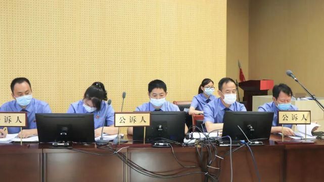  当庭|黄冈市首个女黑势力首犯受审，当庭落泪悔罪