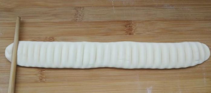 搞定|手把手教你在家蒸花卷,一根筷子就搞定,花卷蓬松柔软,比包子馒头还好吃