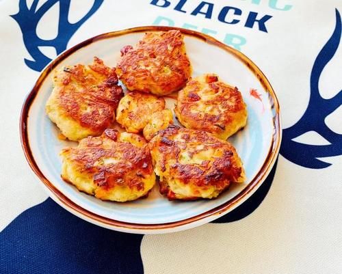 们需|松软弹牙土豆饼,夏季消暑必备,皮薄馅足孩子一口气能吃3个!