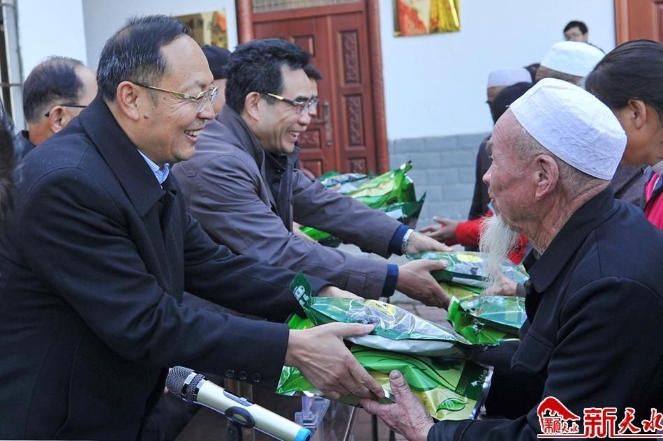 省委|省委政研室在清水县山门镇开展国家扶贫日慰问活动