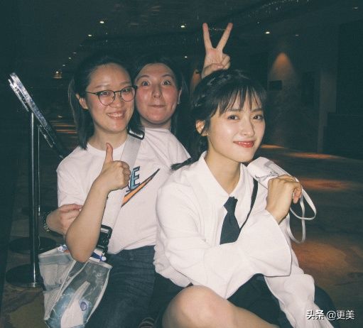  景甜|景甜笑看资源咖断层降级，这脸也吸金？