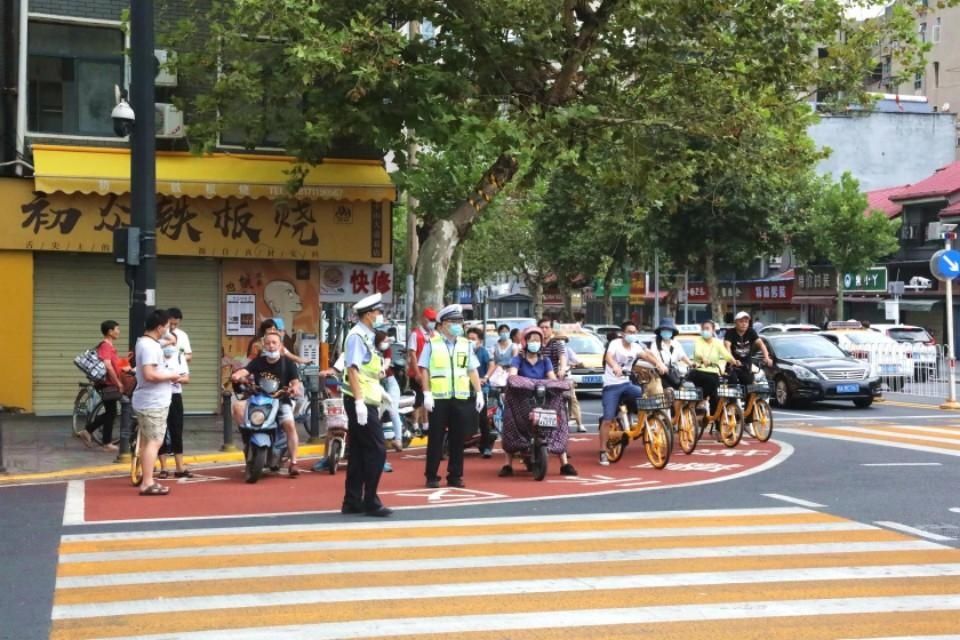 文明|百年老街换新颜，文明交通更安全