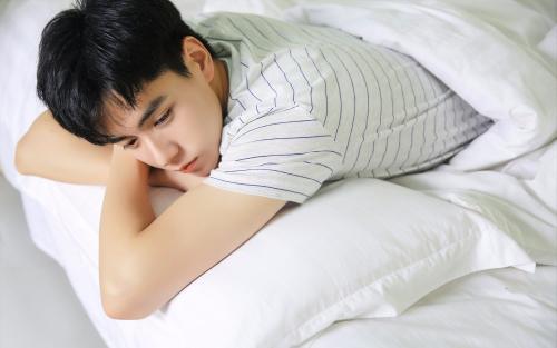 影响|孩子经常熬夜超过11点,除了身高,还有这三个方面易受影响