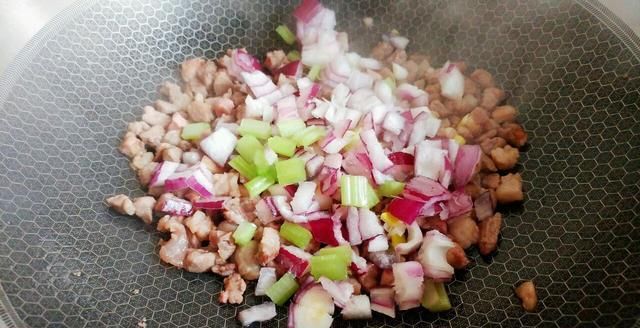  夏天|夏天别错过这菜，清热解毒，还能入药，常吃提神杀菌、降压护心脏