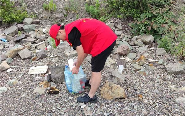  海滩|志愿者在行动|定海大学生踏上小岛净海滩