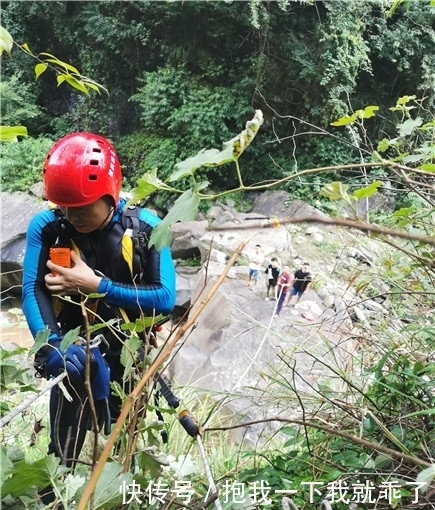  困人员|7小时紧张救援！五人峡谷钓鱼遇溪水暴涨被困 消防连夜搭“桥”
