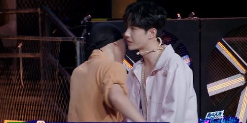  张艺兴|王一博含泪淘汰小鸡哥，程薇霖控诉张艺兴：队长把我喂胖了