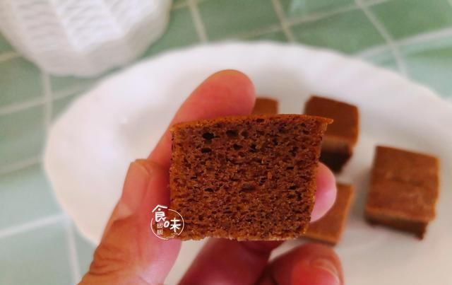  皮肤|女人要常吃的蛋糕，无水无油不打发蛋清，越吃皮肤越好，更显年轻