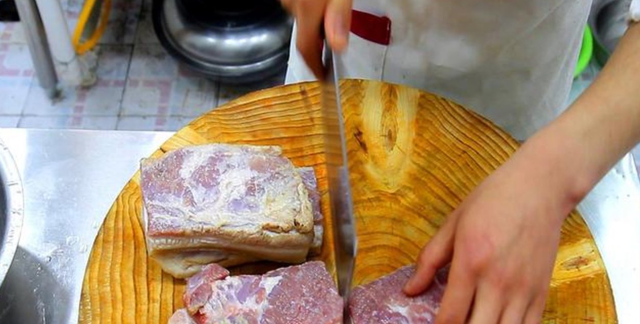 干净|做红烧肉,别急着下锅!大厨教你一招,肉质软糯不油腻,入口即化
