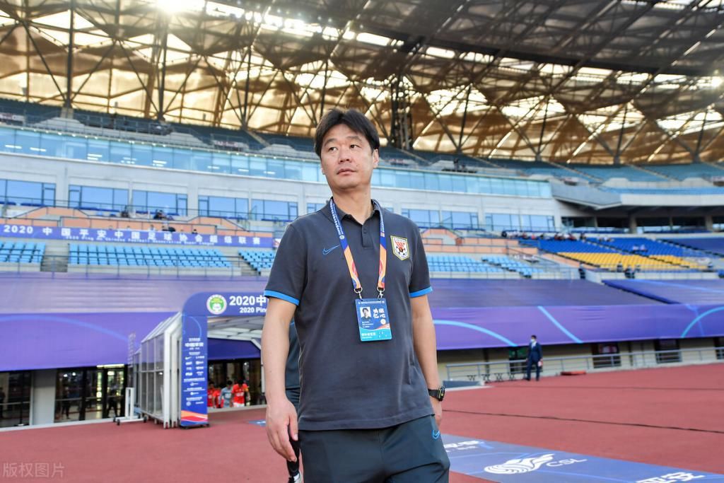  击败|鲁能击败恒大获赞许 切莫捧杀李霄鹏 去年此时此刻他也曾很风光