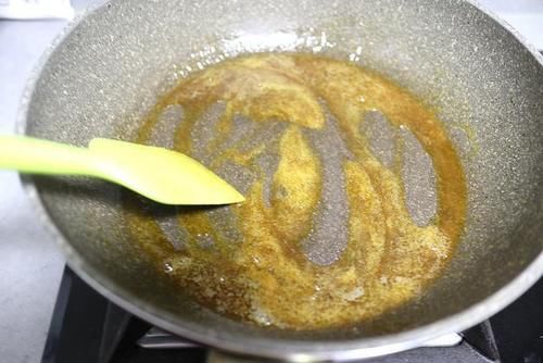  零食|自制焦糖爆米花，追剧听歌小零食，1把玉米豆爆出一大笼，焦脆脆