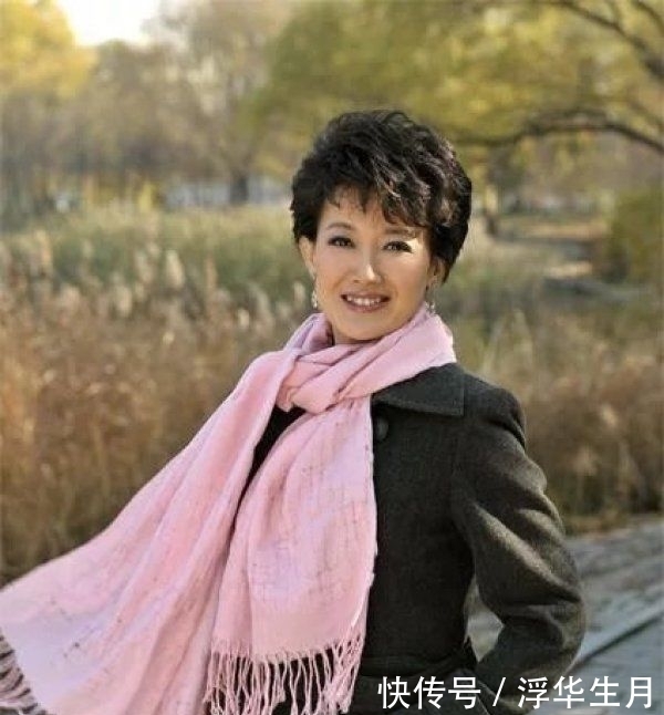 此梁艳|她是央视知名女主持,醉心工作25年不恋爱,年近50至今仍单身