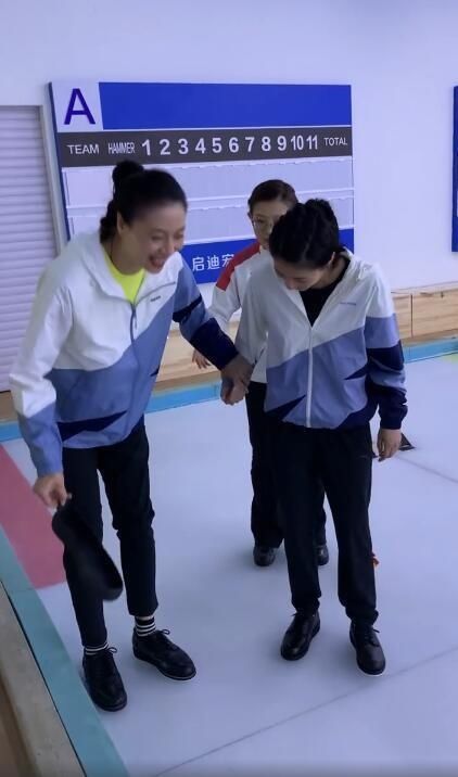  膝伤|女排奥运冠军再度现身，曾饱受膝伤困扰，如今竟挑战新体育项目