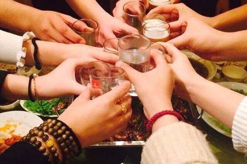 酒就脸红|人一喝酒,脸就会红是怎么回事?