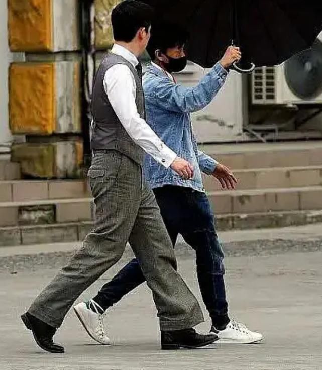 看起来|当流量男明星也太容易了?《亲爱的自己》朱一龙赘肉多有点“肥”