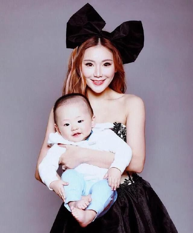  转身|《格格要出嫁》爆红后，18岁的倪睿思甩了胡彦斌，转身跟了罗中旭