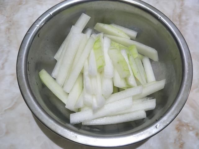 真香|冬瓜这样做太好吃了,加入2样配菜,?冬瓜清淡透明有营养,真香