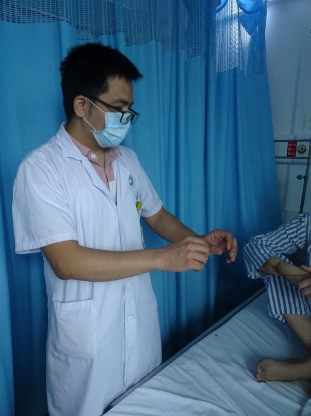  右手|挖大腿肉救伤残手 工伤导致右手溃烂，小心每年三个工伤高发季