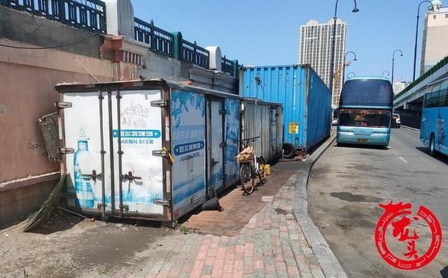  铁路|铁路街集装箱堵死人行道