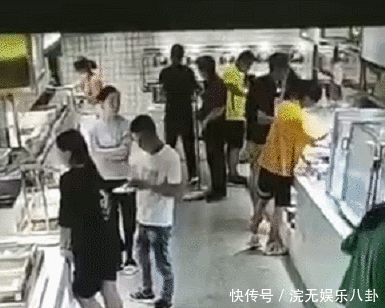 反手|帅！女生遭男子猥亵殴打，他反手就是一摔