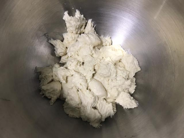  面包|教你做玉米油老面包，发酵时冷藏3个小时，更松软香甜