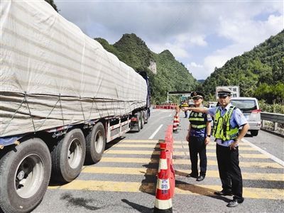 超薄磨耗层|单幅路面每半小时放行1次