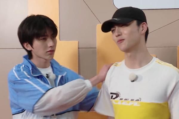  陈立农|陈立农被问没有和蔡徐坤撕名牌，是否遗憾，坤坤的反应让农农伤心了