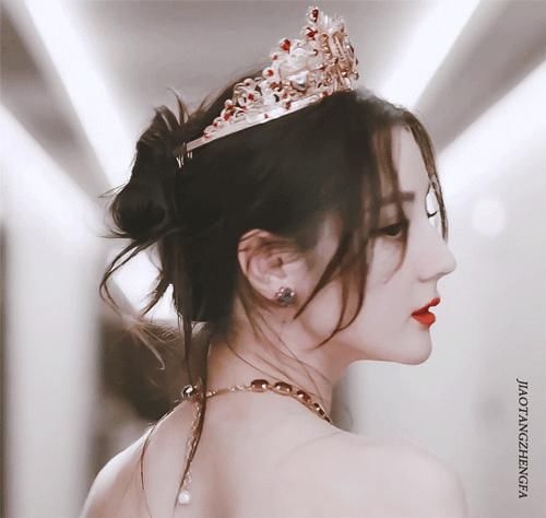 胎毛刘海|你是什么脸型就剪什么刘海，这5款刘海太显脸小了，堪比换头！