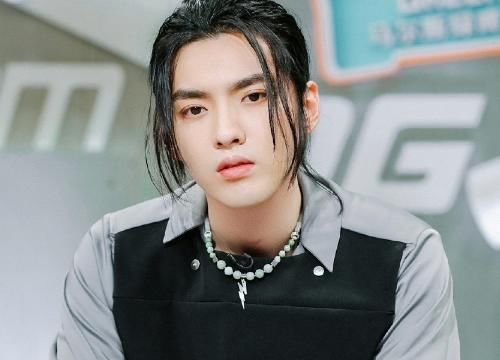  潮流|吴亦凡新综艺《潮玩人类》开播，路透搭档郑爽，像在拍偶像剧一样